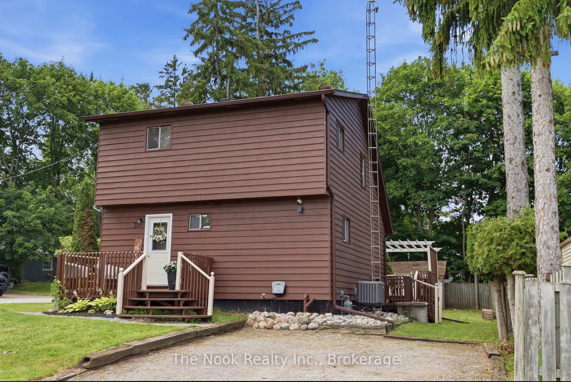 30 Lakeview Avenue, Scugog, ON L0B 1E0