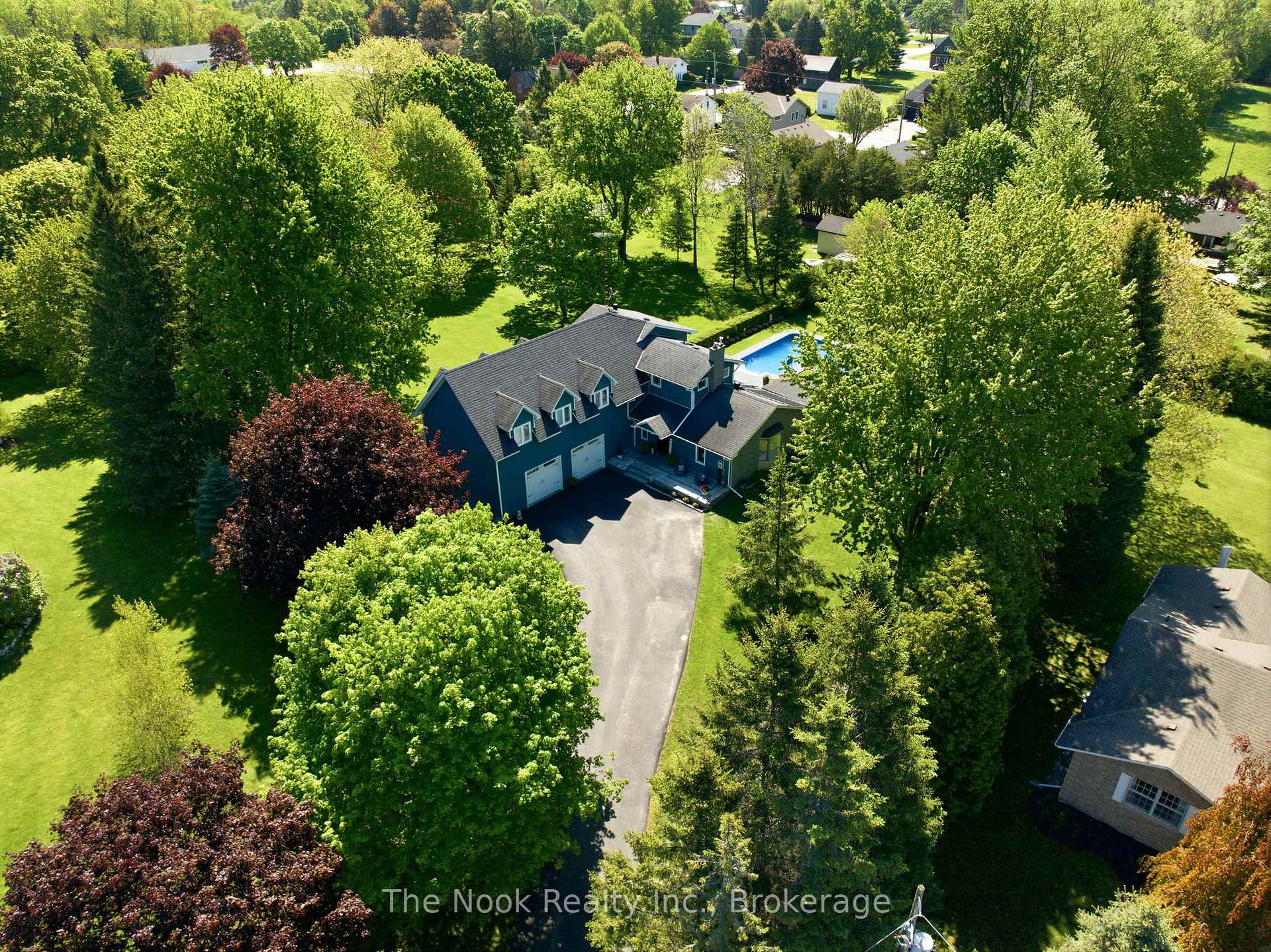 15 Hillside Drive, Clarington, ON L0B 1J0