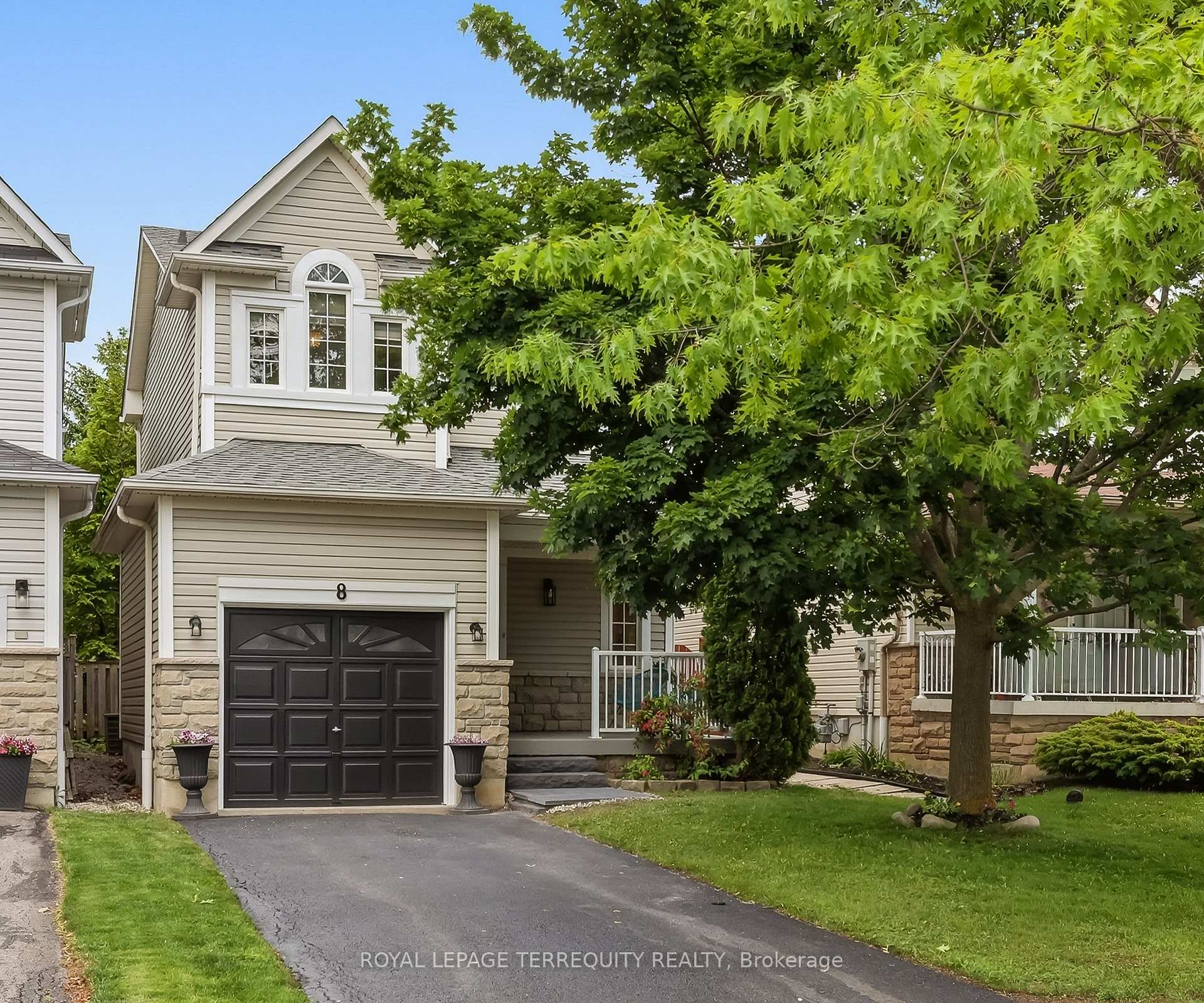 8 Sinden Drive, Whitby, ON L1M 2B8