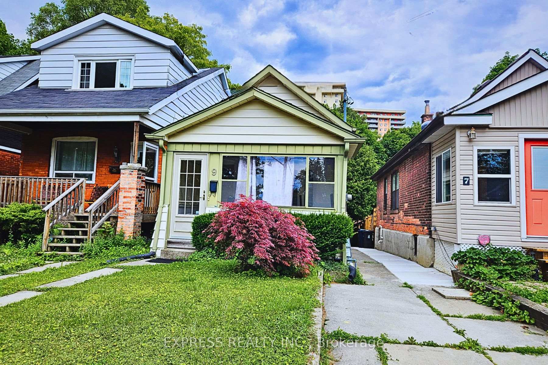 9 Bryant Avenue, Toronto, ON M4C 5G9