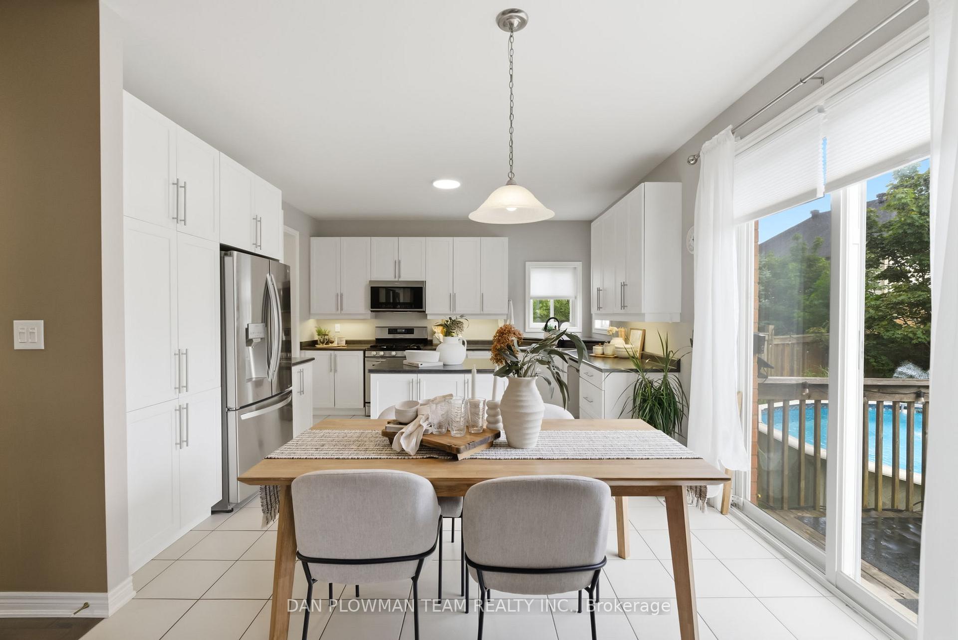 2243 Pilgrim Square, Oshawa, ON L1L 0B5
