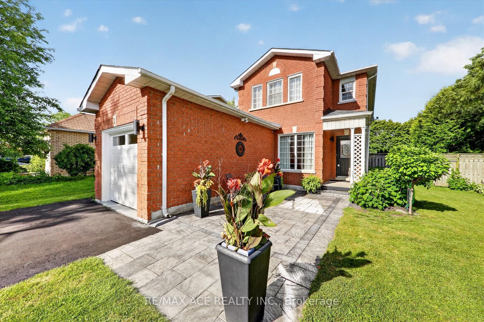 1 Aldcroft Crescent, Clarington, ON L1C 4P2