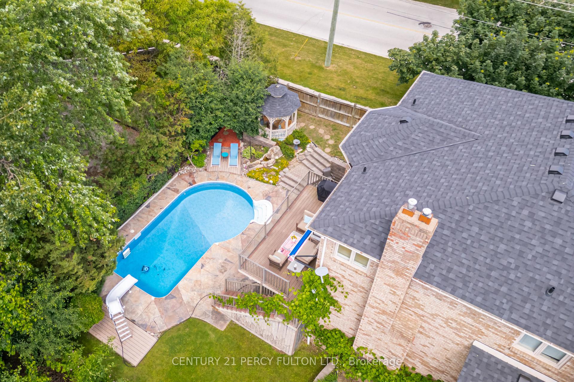 898 Baylawn Drive, Pickering, ON L1X 2N7