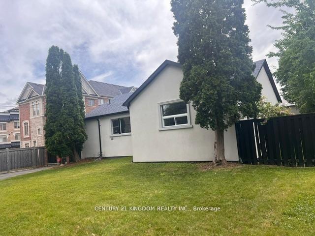 132 Old Harwood Avenue, Ajax, ON L1T 4W4