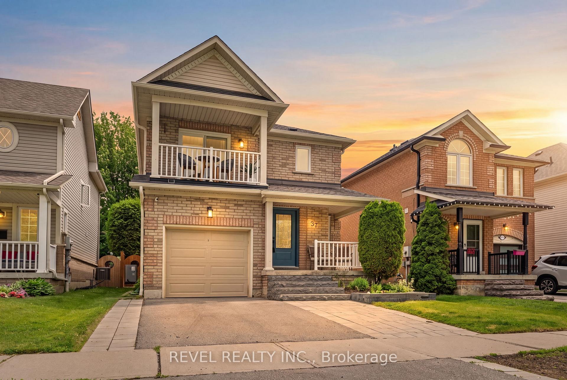 37 Portage Trail, Whitby, ON L1N 9R3