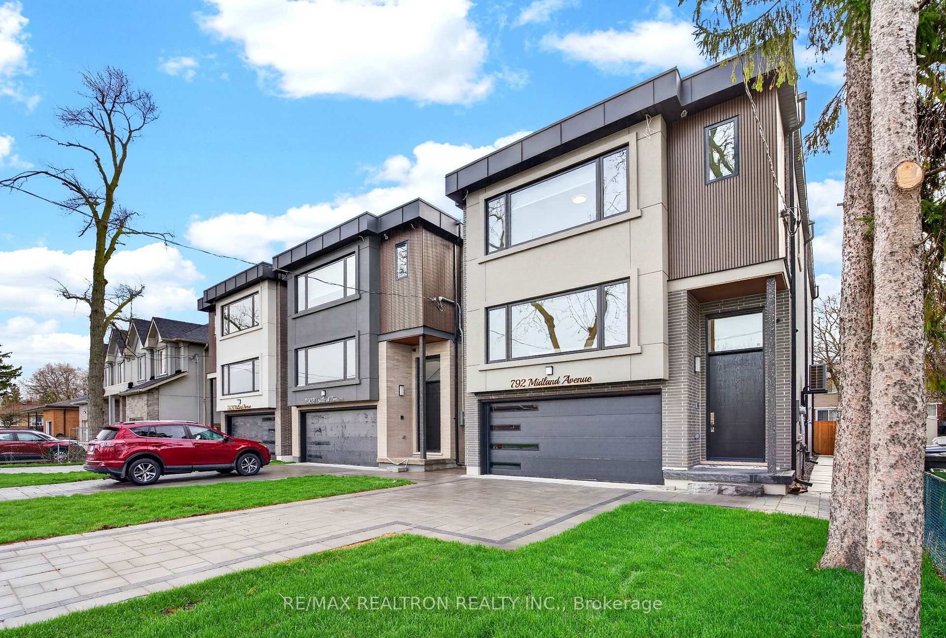 792 Midland Avenue, Toronto, ON M1K 4E7