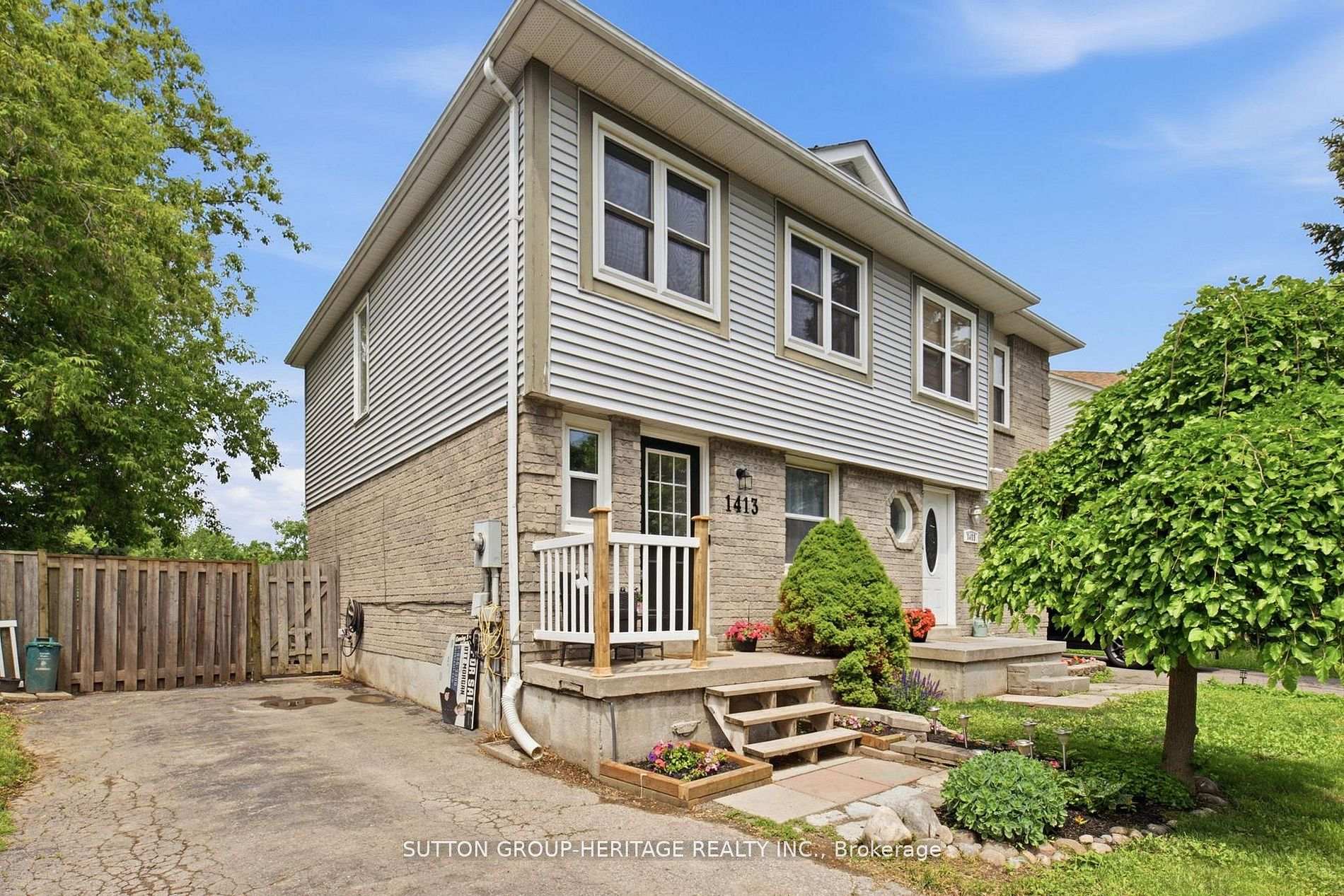 1413 Beaverbrook Court, Oshawa, ON L1J 8L1