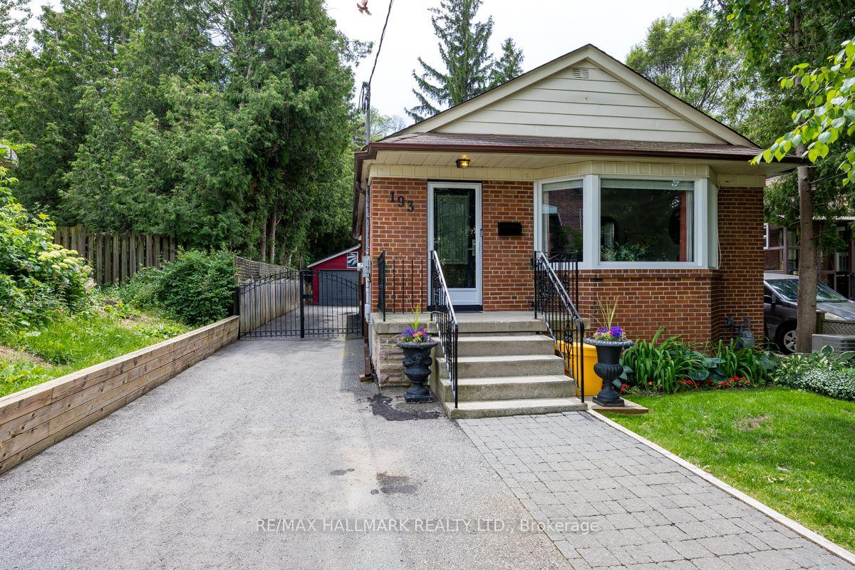 193 Ferris Road, Toronto, ON M4B 1H2