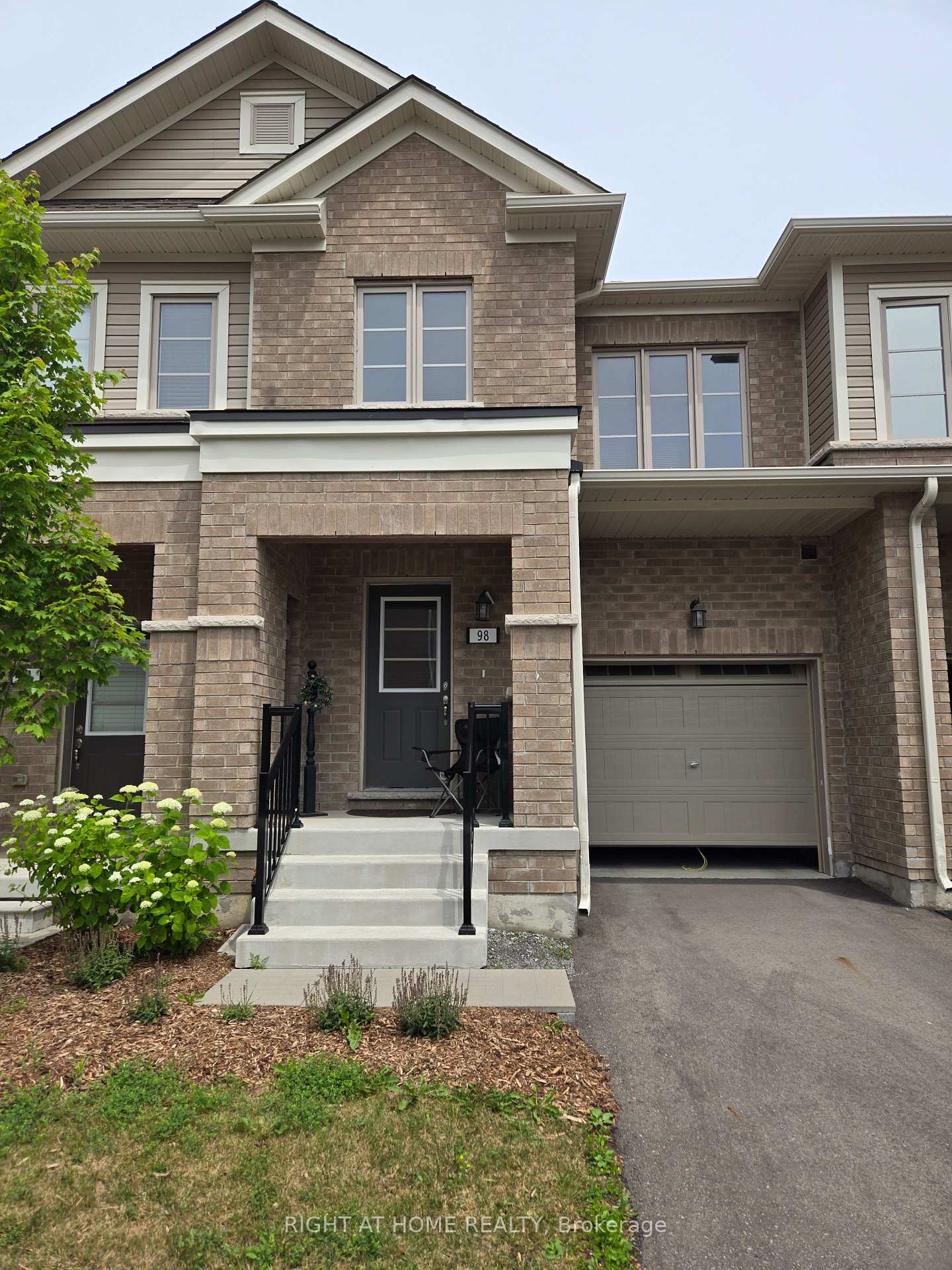 98 NW Senay Circle NW, Clarington, ON L1E 0G9