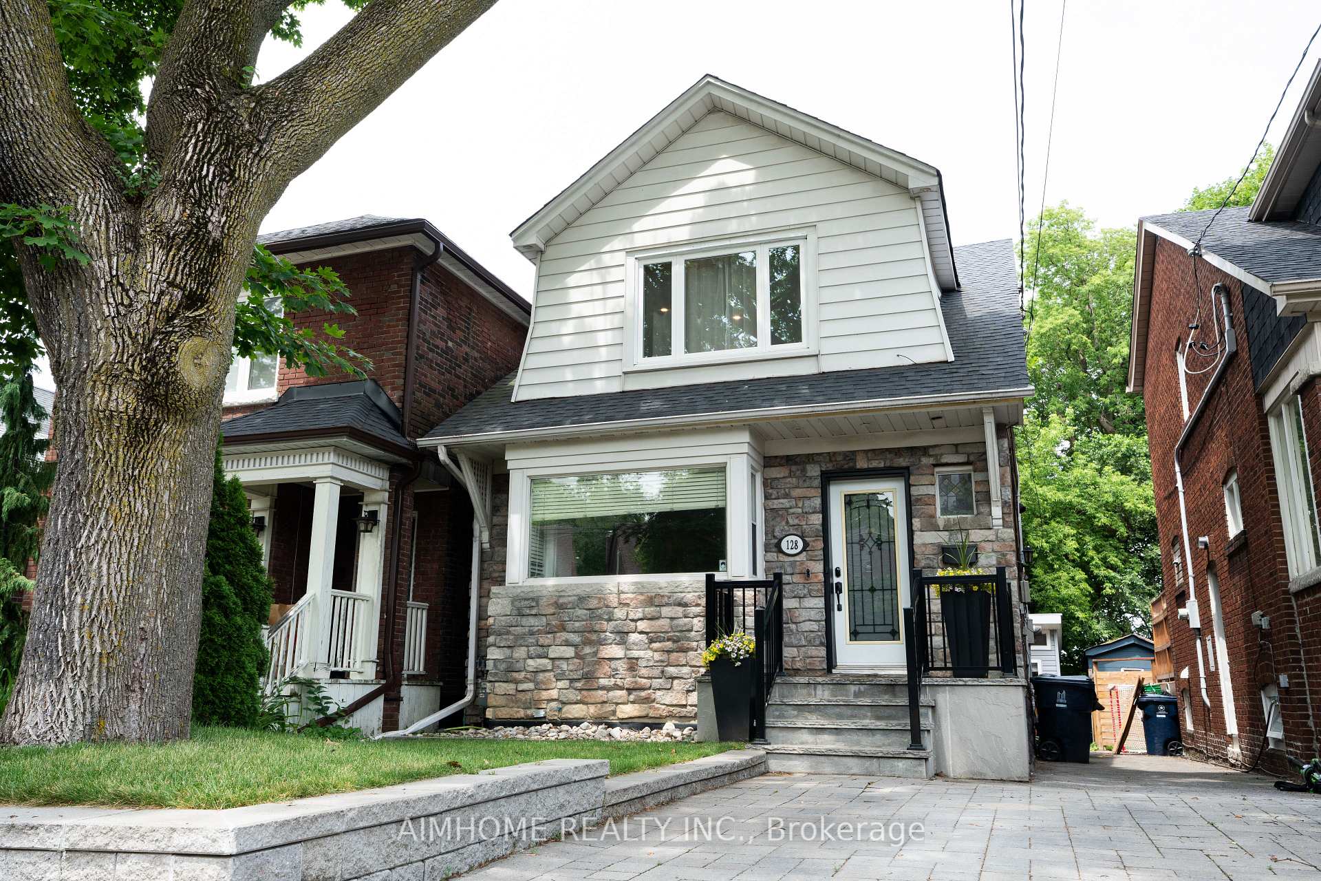 128 Hopedale Avenue, Toronto, ON M4K 3M7