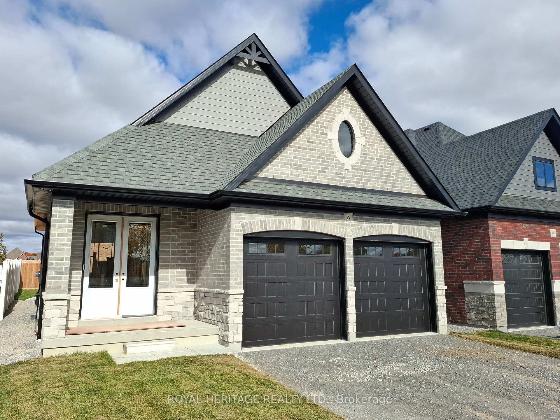 8 St Augustine Drive, Whitby, ON L1M 0L7