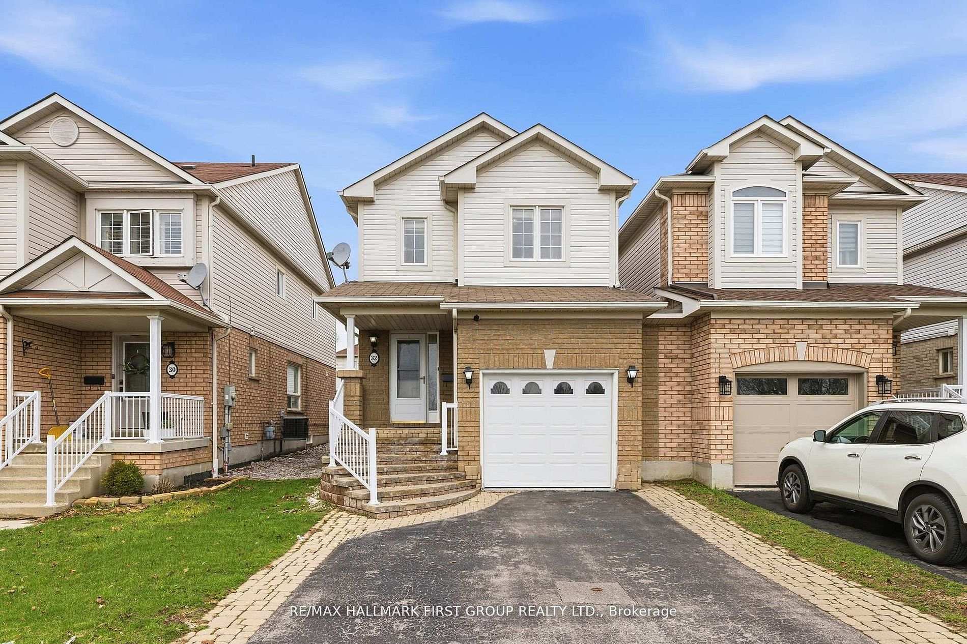 32 Samandria Avenue, Whitby, ON L1R 2Z7
