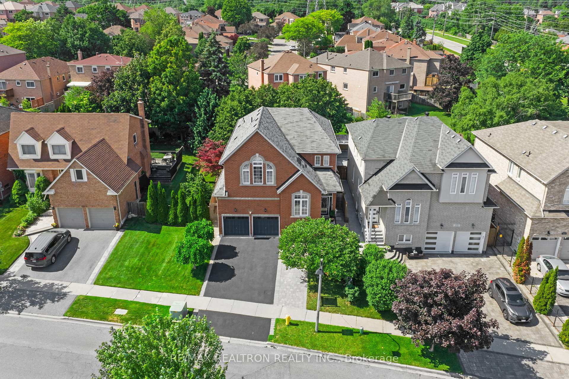 1020 Colonial Street, Pickering, ON L1X 1P1