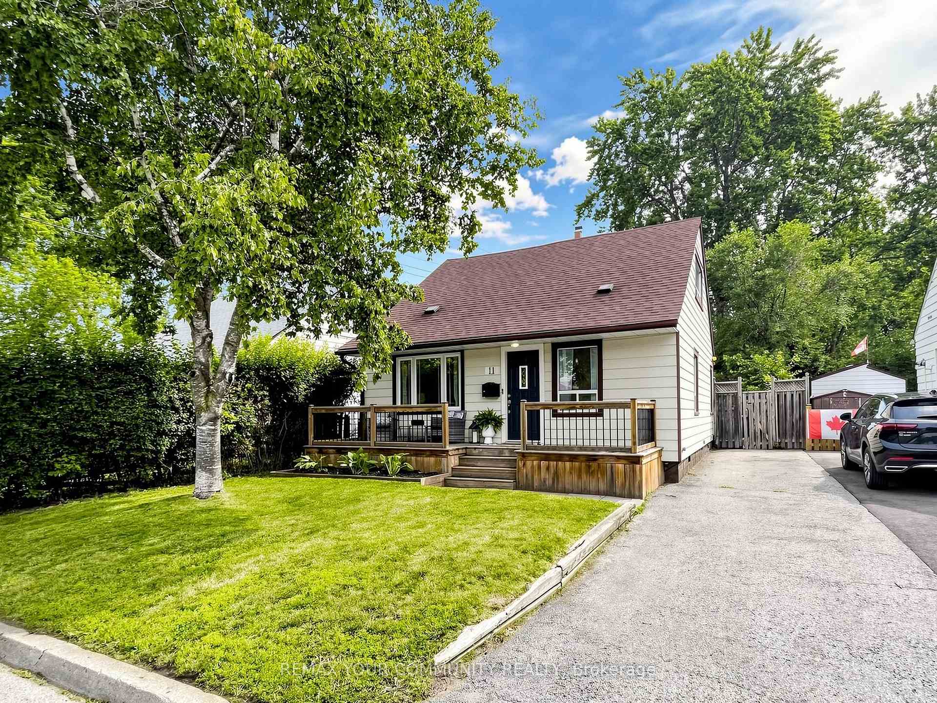 11 Nelson Avenue, Ajax, ON L1S 1Z4