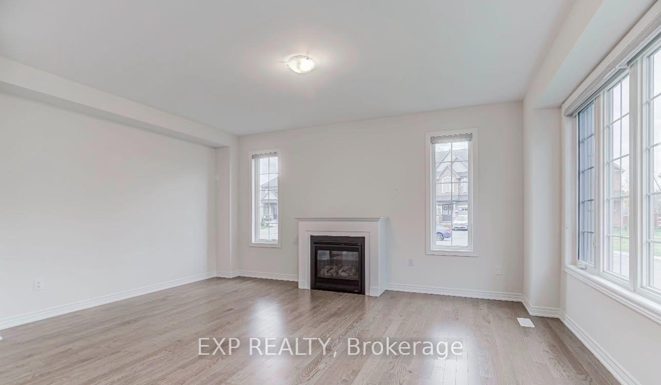 204 Miyako Court, Oshawa, ON L1H 7K4