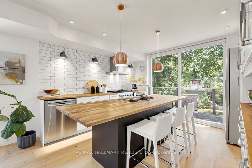 17 Ingham Avenue, Toronto, ON M4K 2W4