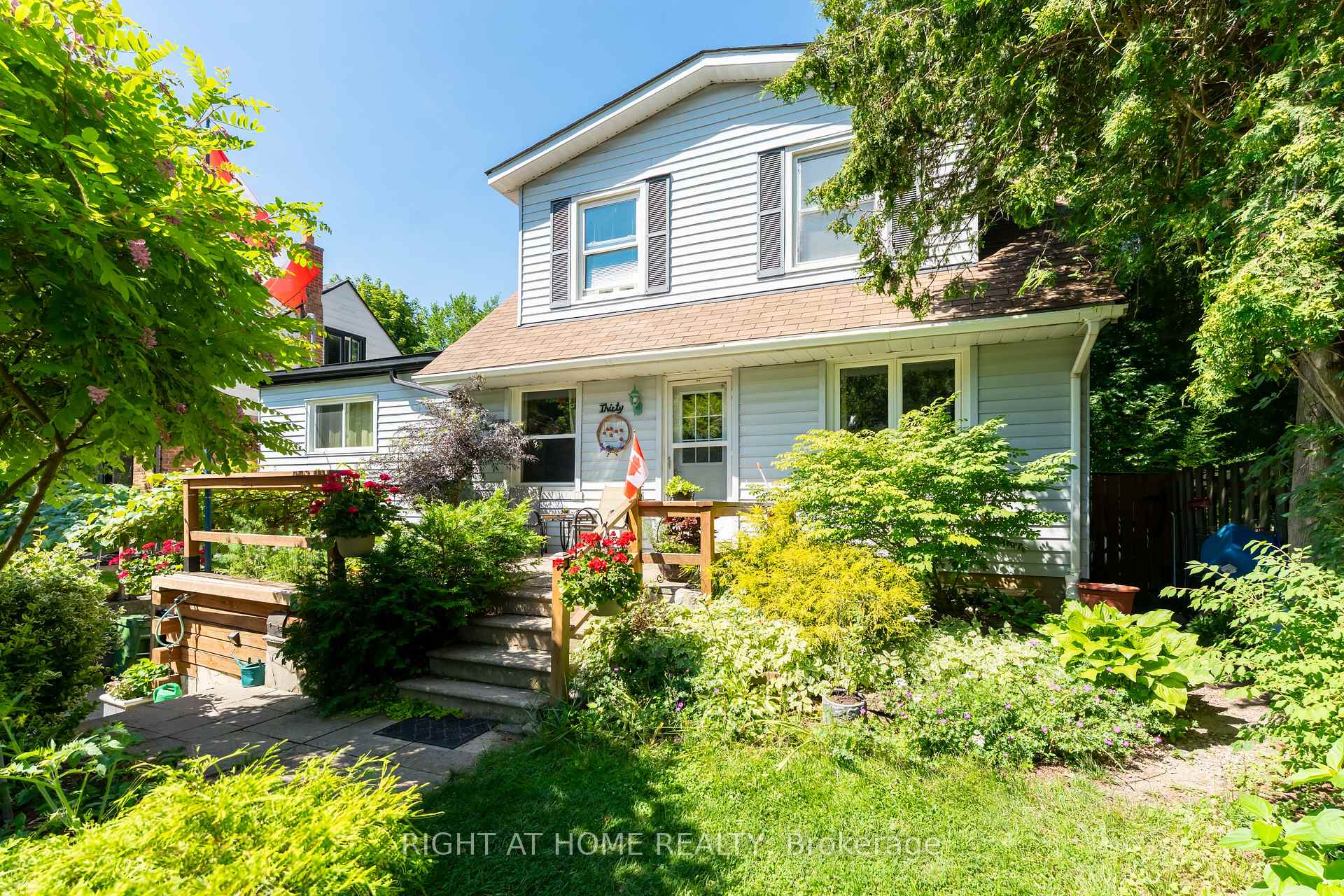 30 Allister Avenue, Toronto, ON M1M 3K9