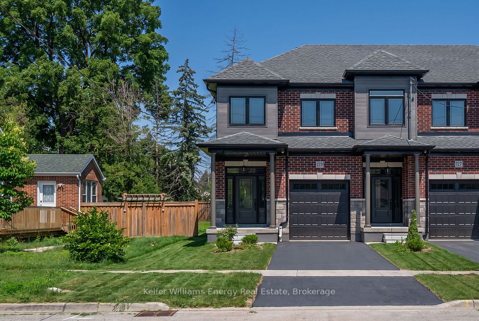 129 Hickory Street N, Whitby, ON L1N 3X6