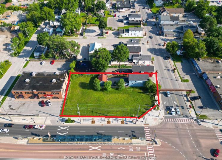 11 Main St (432/438 Davis) N/A E, Newmarket, ON L3Y 3Y1