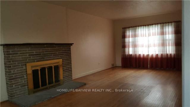 66 Roxborough Road, Newmarket, ON L3Y 3L2
