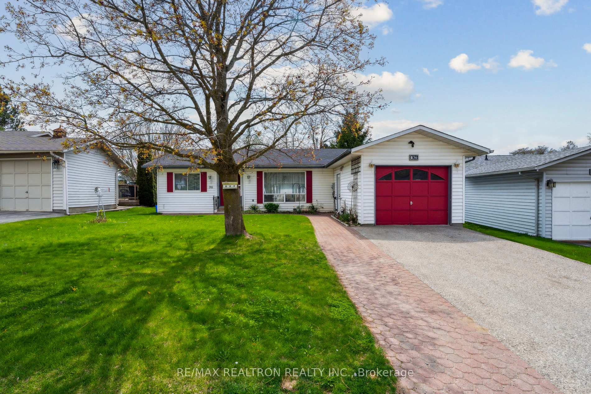 36 Tecumseth Pines Drive, New Tecumseth, ON L0G 1W0