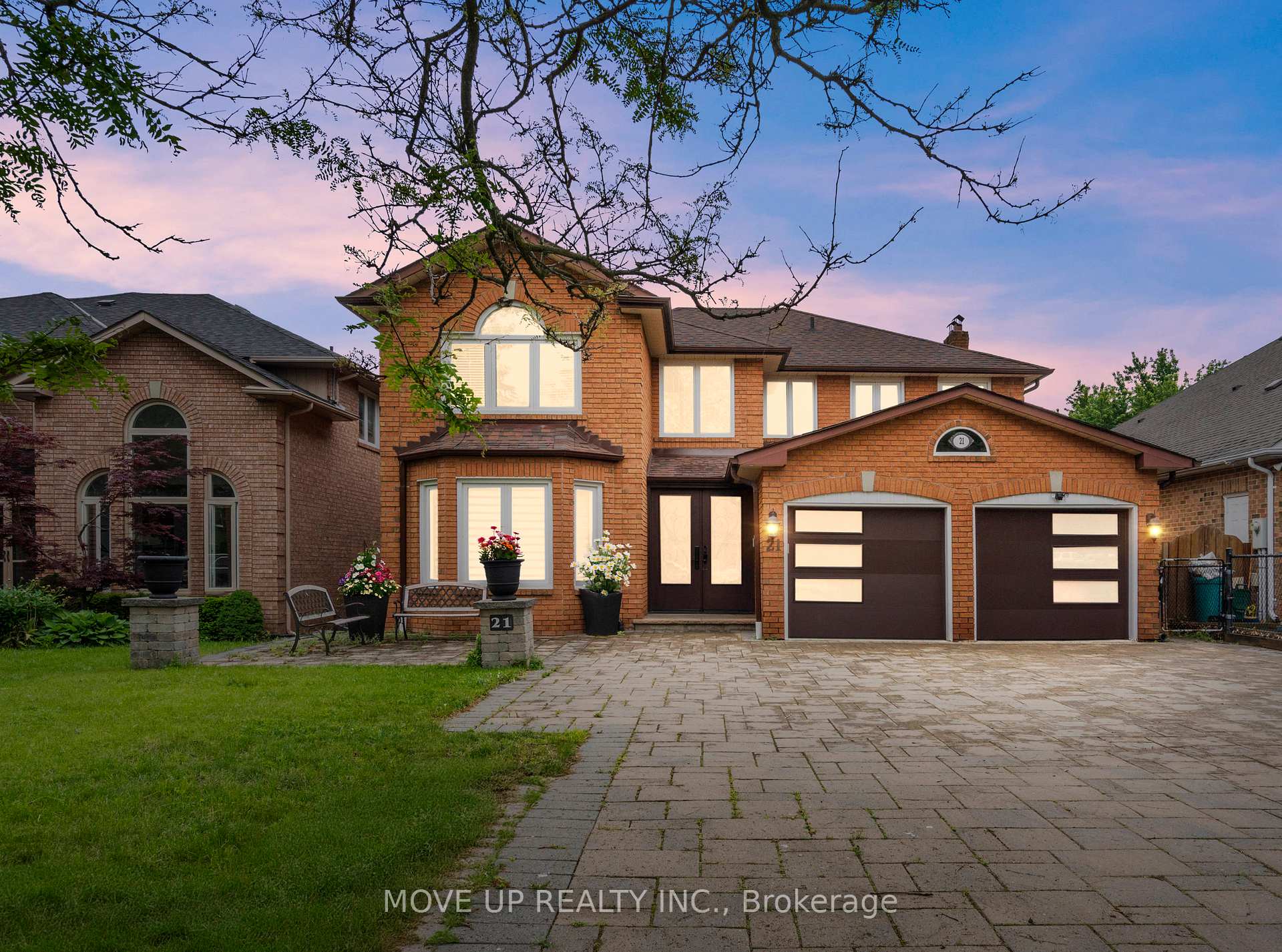 21 Gaby Court, Richmond Hill, ON L4C 8X1