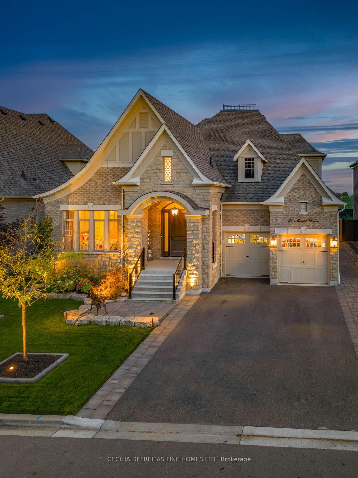 31 Munsie Drive, King, ON L7B 0N8