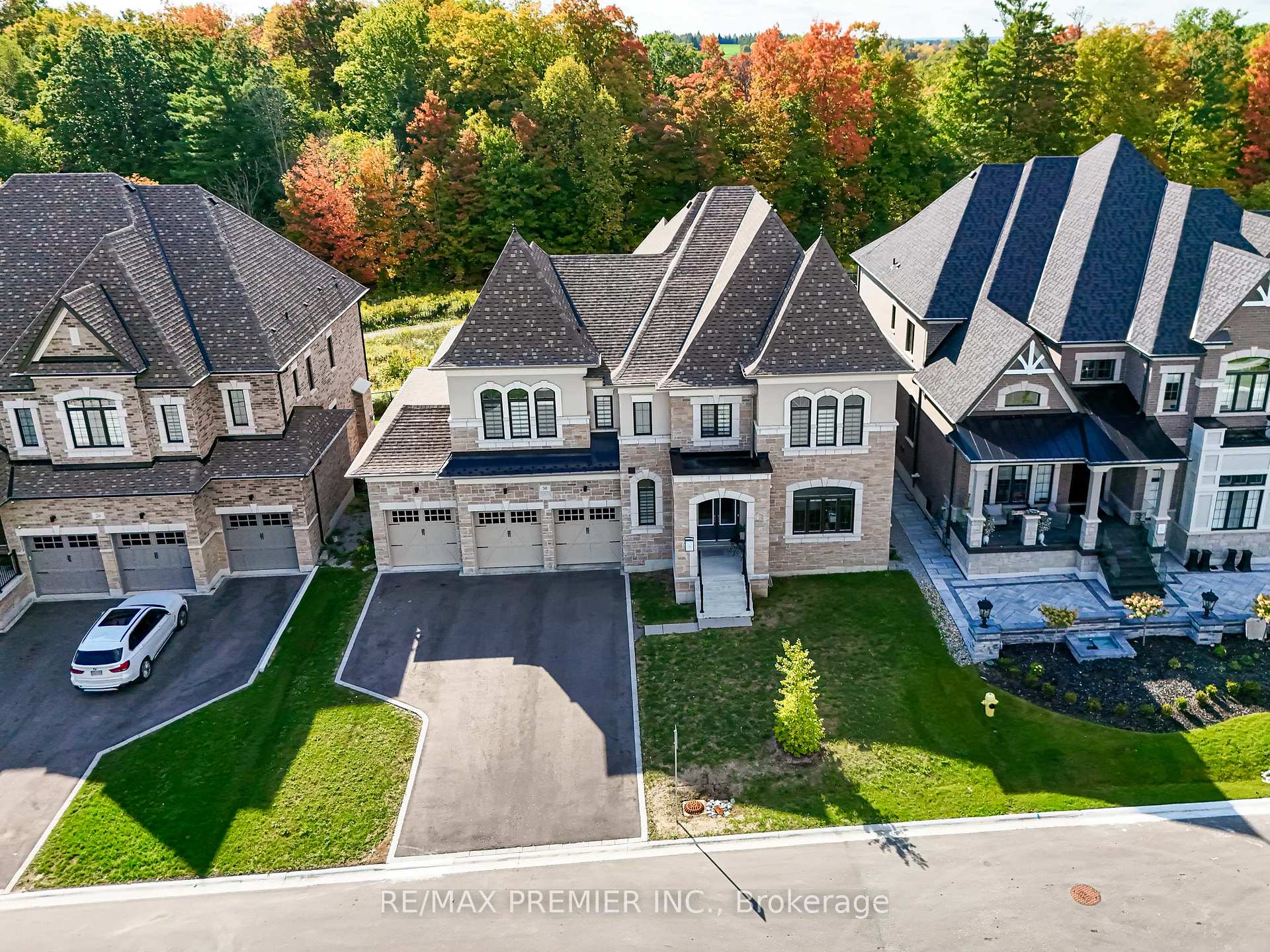 30 Enclave Court, Vaughan, ON L4H 4V9