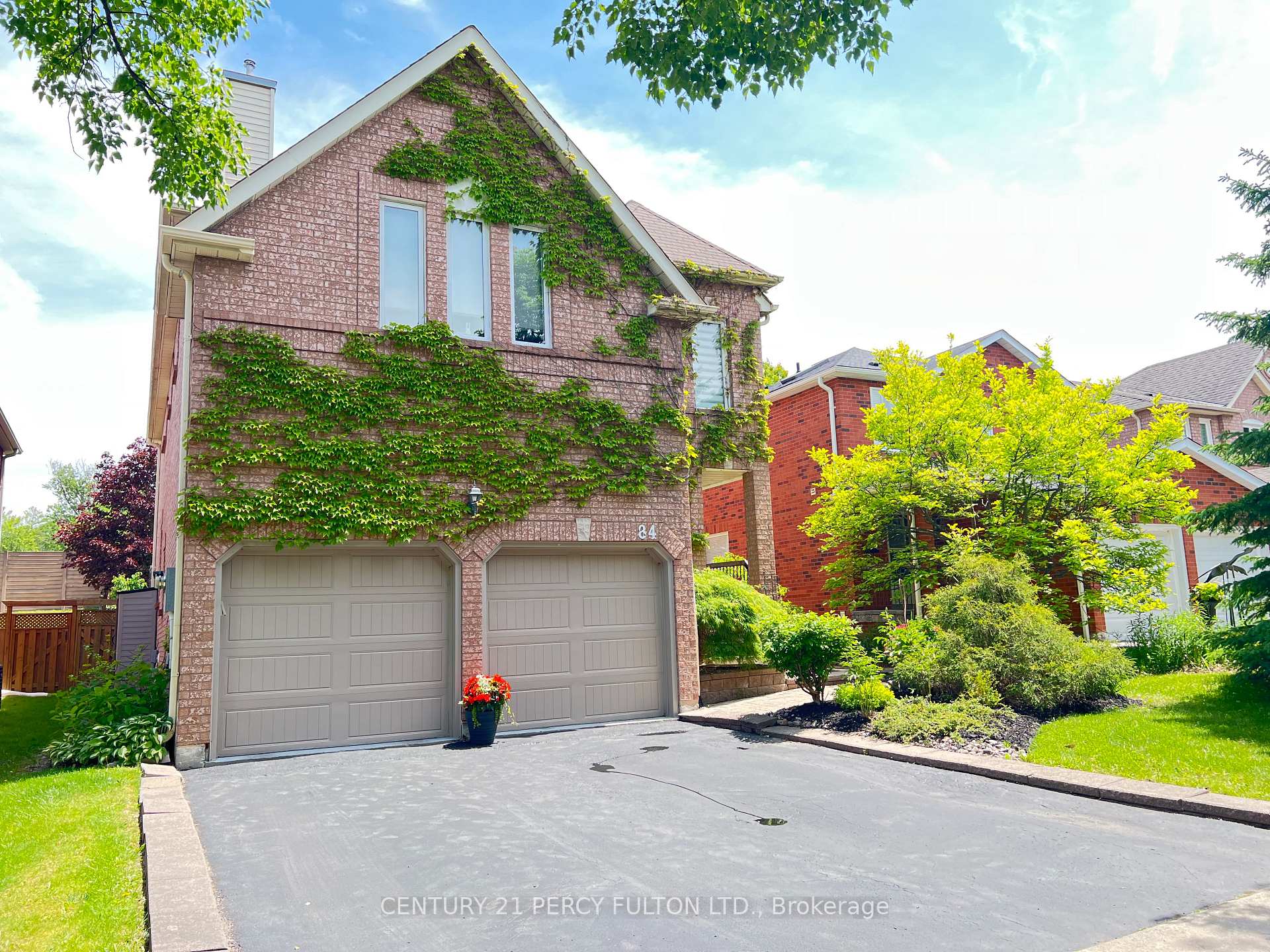 84 Loraview Lane, Aurora, ON L4G 6N5