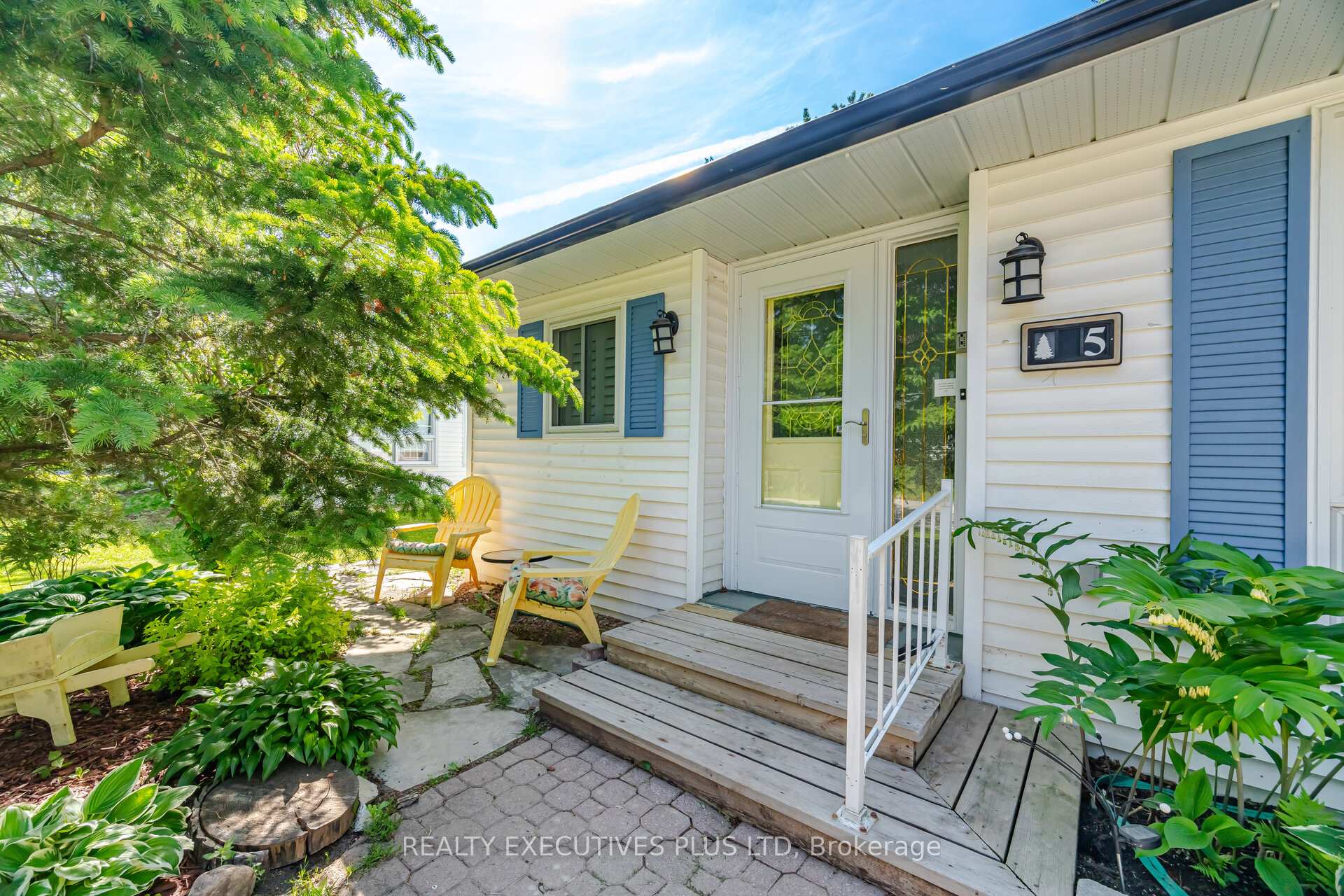 5 Tecumseth Pines Drive, New Tecumseth, ON L0G 1W0