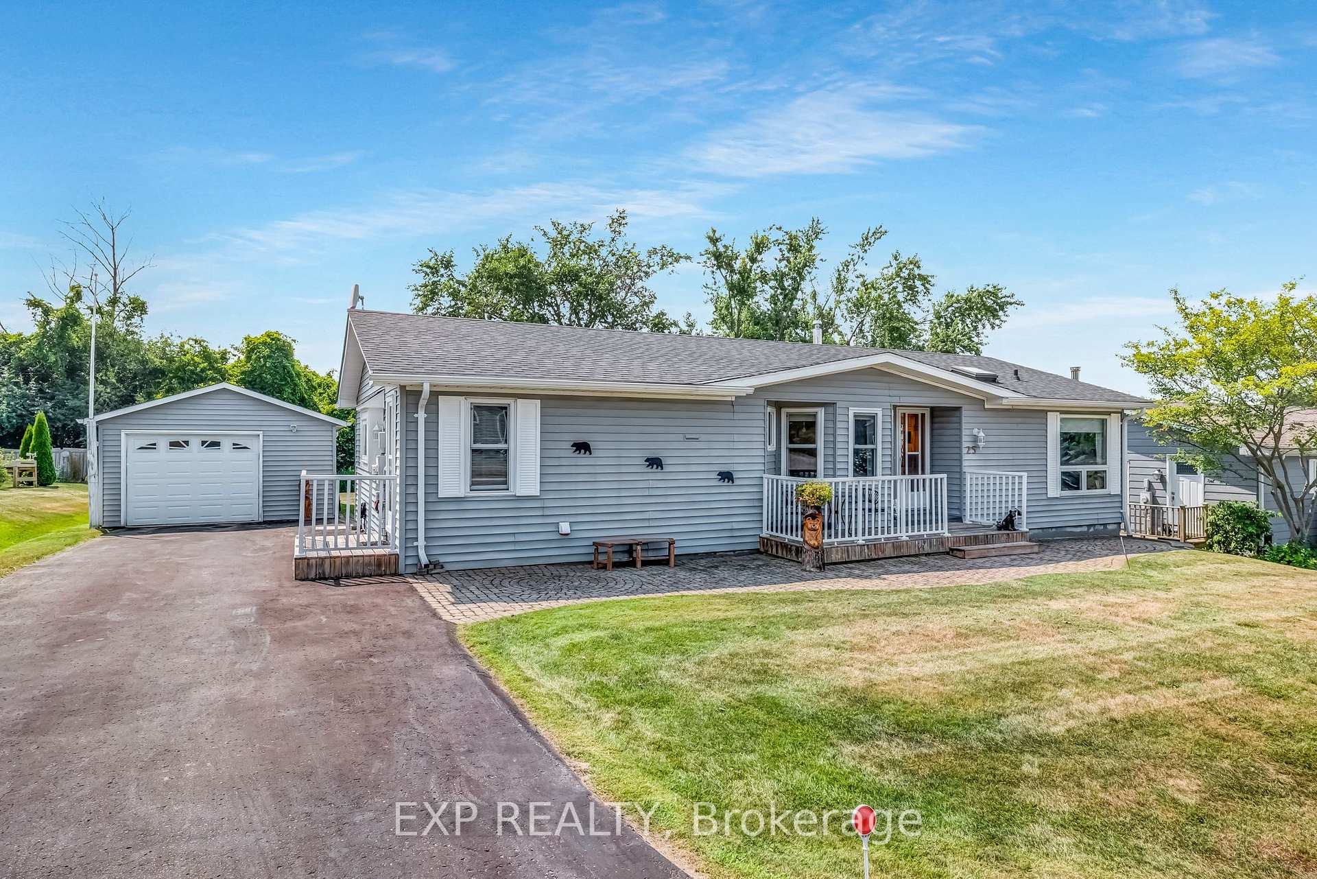 25 Juno Crescent, Georgina, ON L0E 1R0