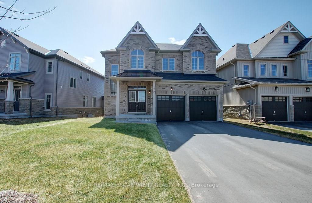 175 GOLD PARK Gate, Essa, ON L3W 0B4