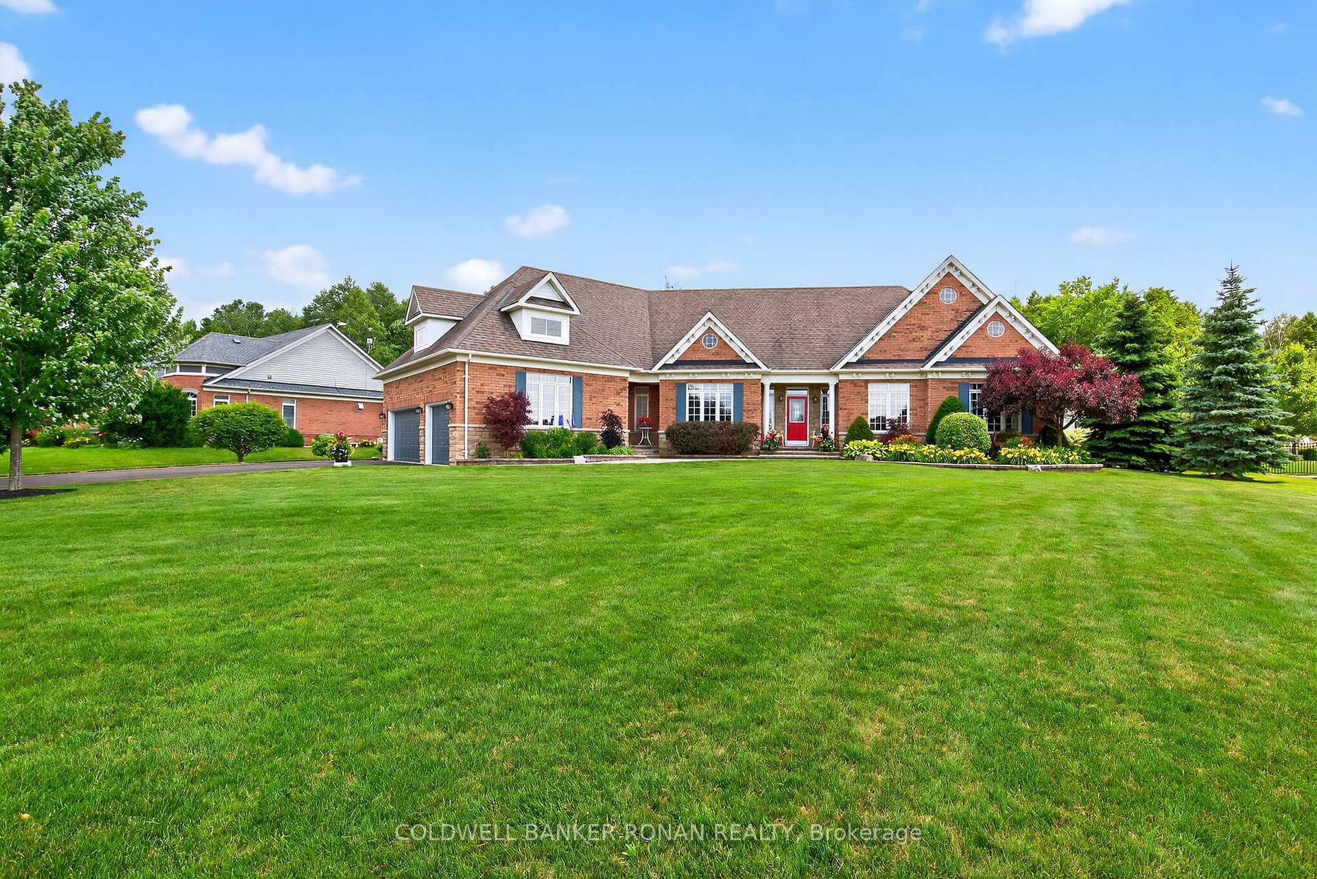 32 Underhill Court, Essa, ON L9R 1V2