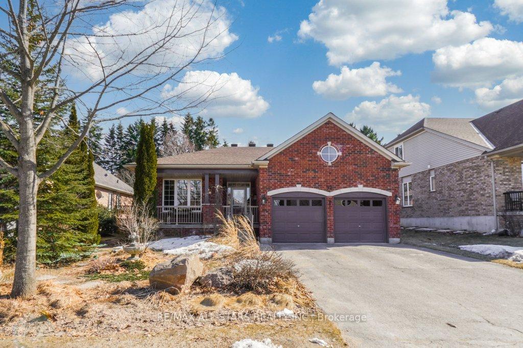 32 Oakside Drive, Uxbridge, ON L9P 2A4