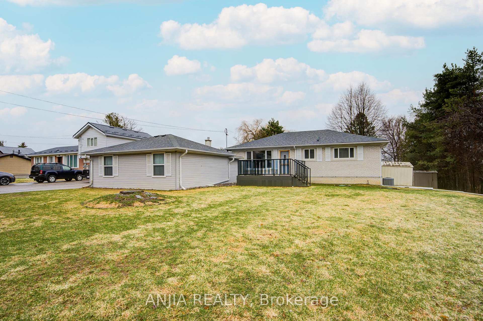 1369 Ravenshoe Road, East Gwillimbury, ON L0G 1R0