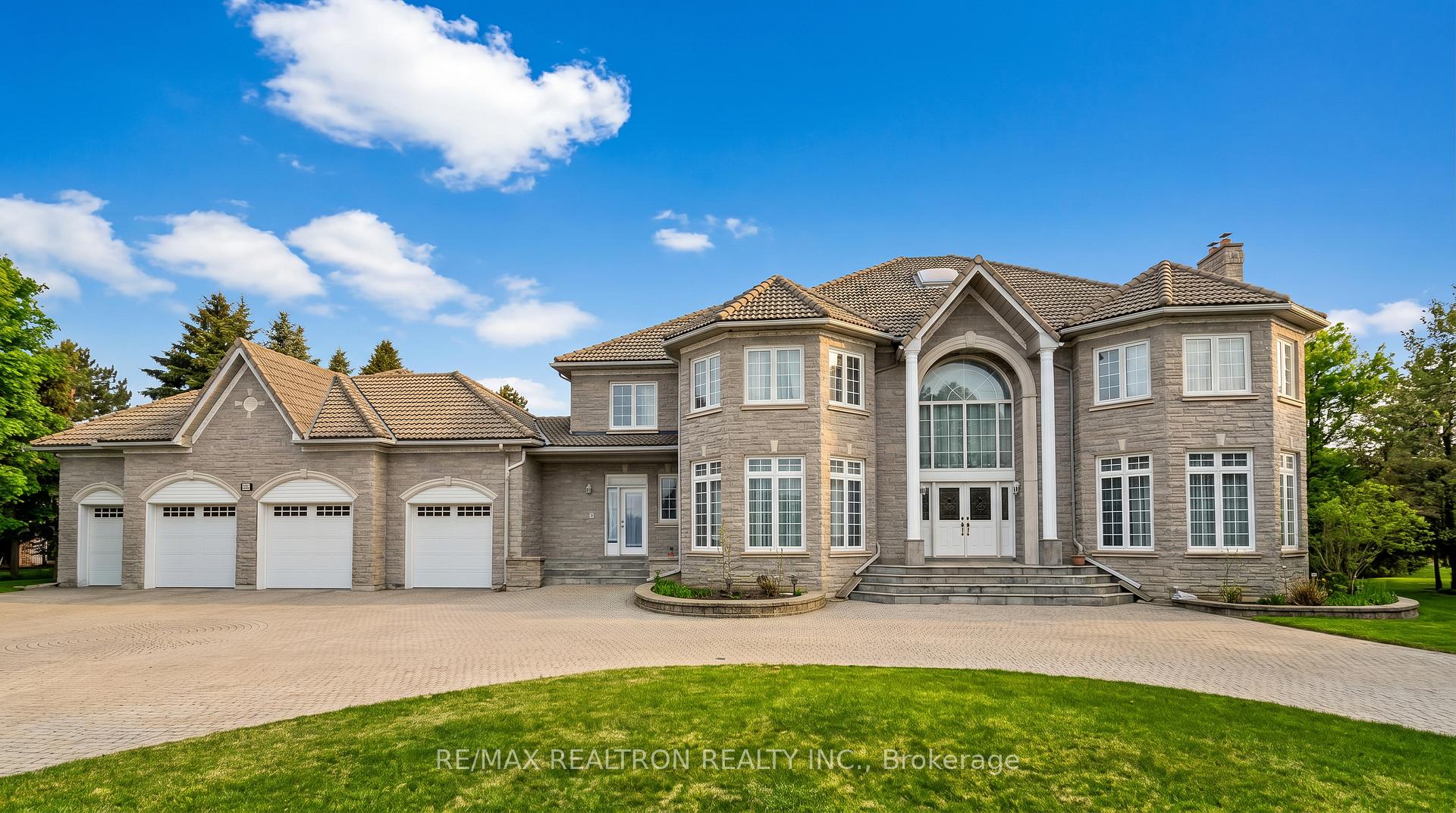 23 Kensington Drive, Richmond Hill, ON L4E 3M9