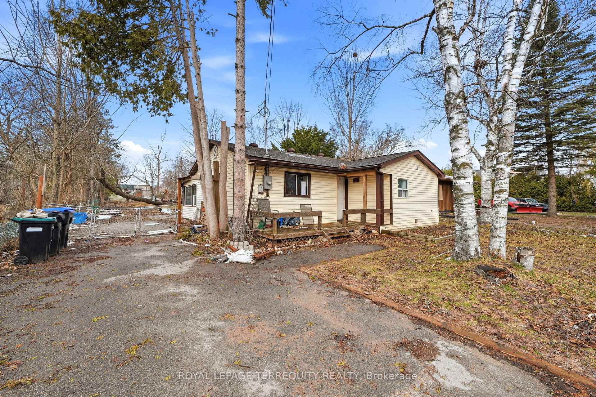 2038 St Johns Road, Innisfil, ON L9S 1V4