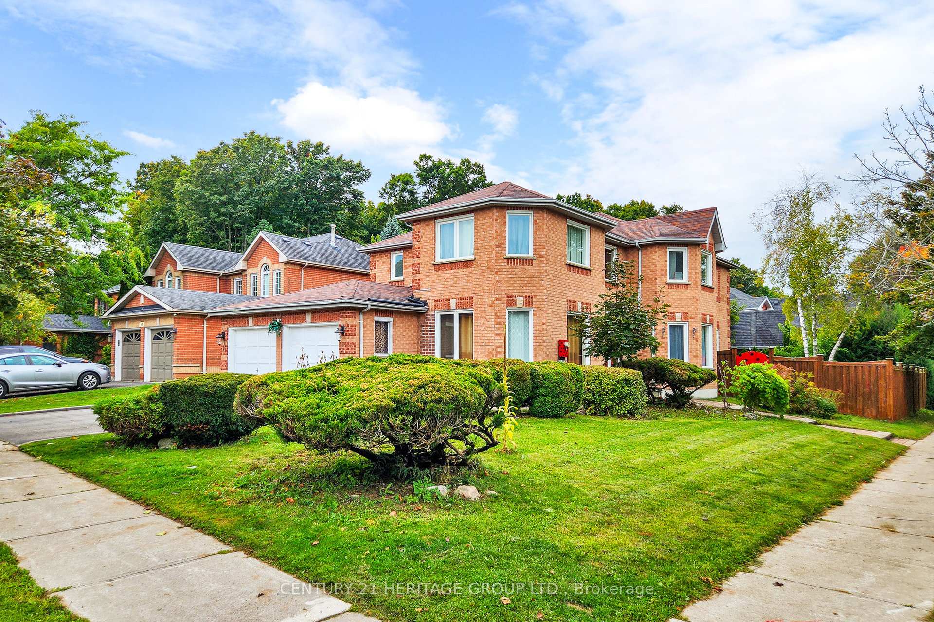 98 Charing Crescent, Aurora, ON L4G 6P5