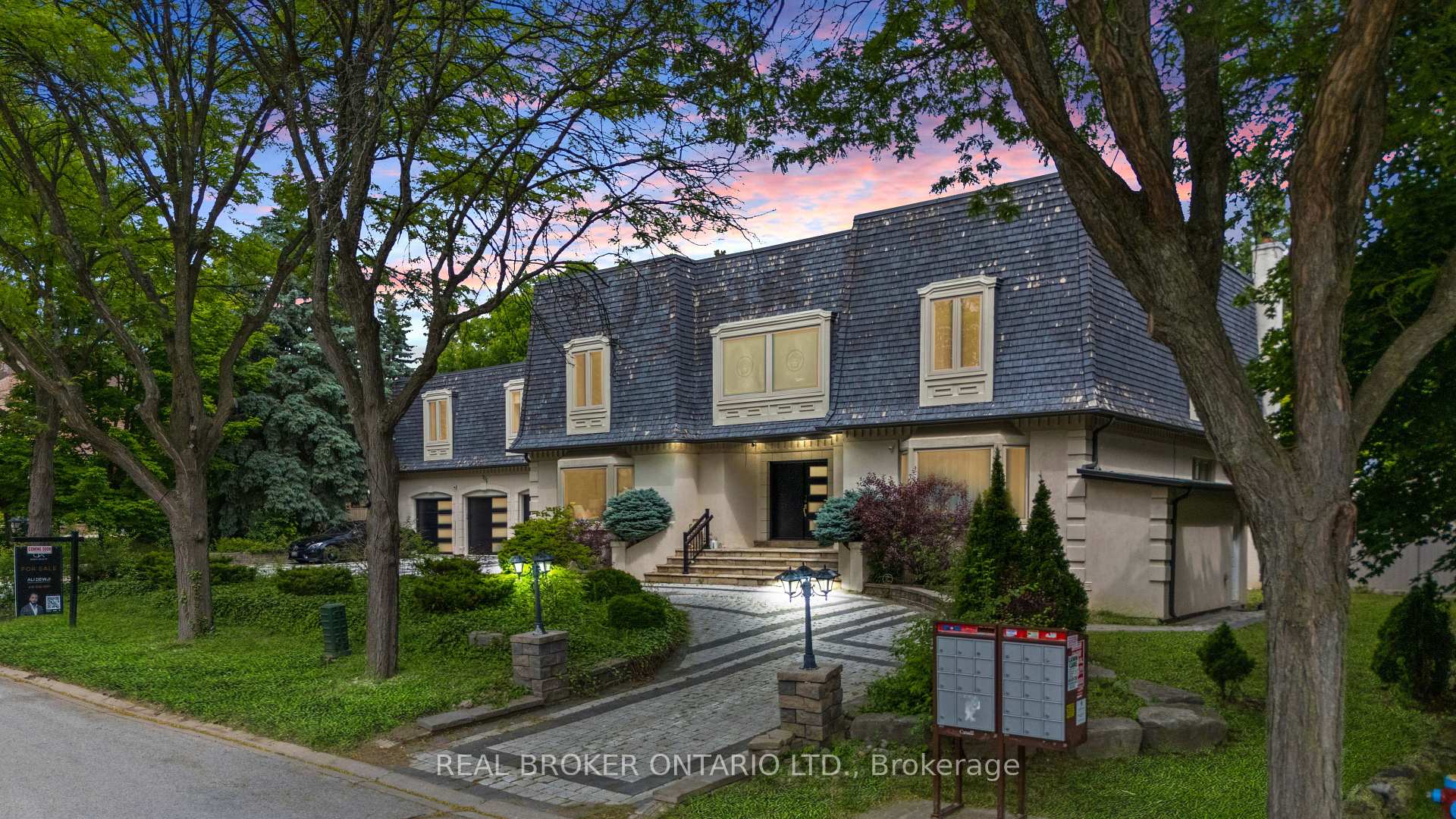 106 Teefy Avenue, Richmond Hill, ON L4C 8C6
