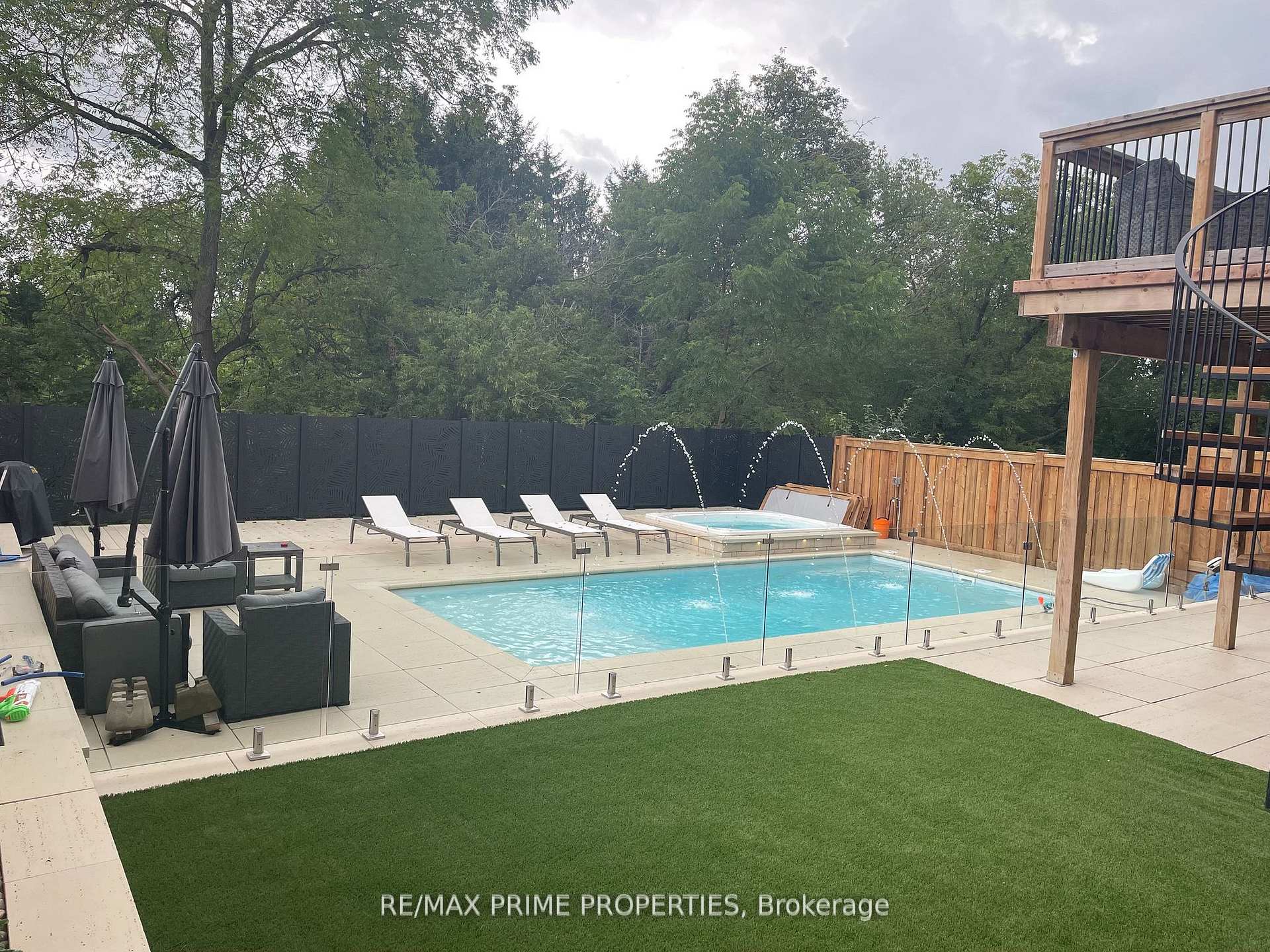 72 Ridge Gate Crescent, East Gwillimbury, ON L0G 1M0