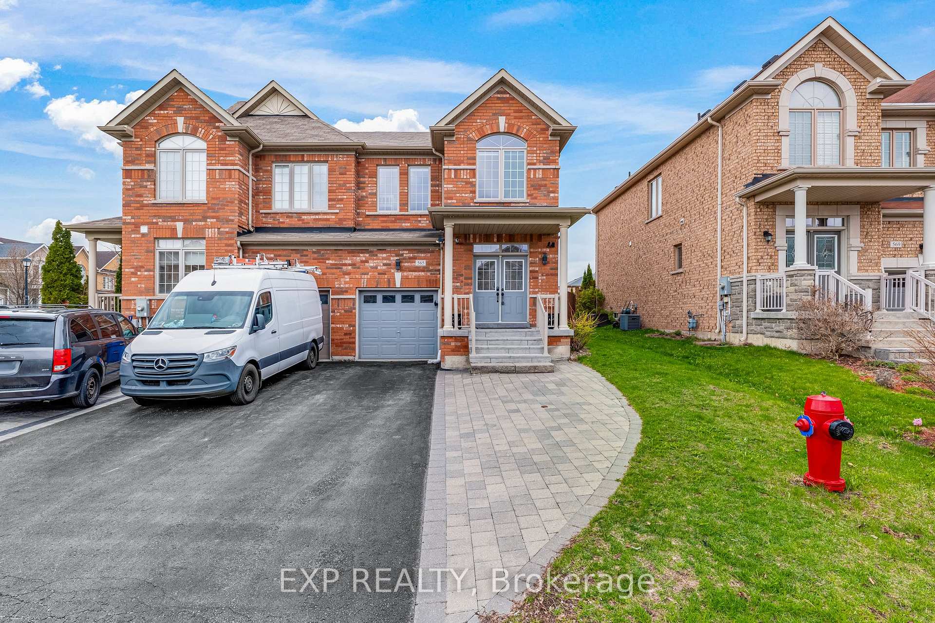565 Foxcroft Boulevard, Newmarket, ON L3X 3L6
