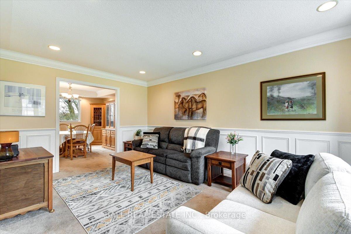 27 Blackstone Court, East Gwillimbury, ON L9N 1C2