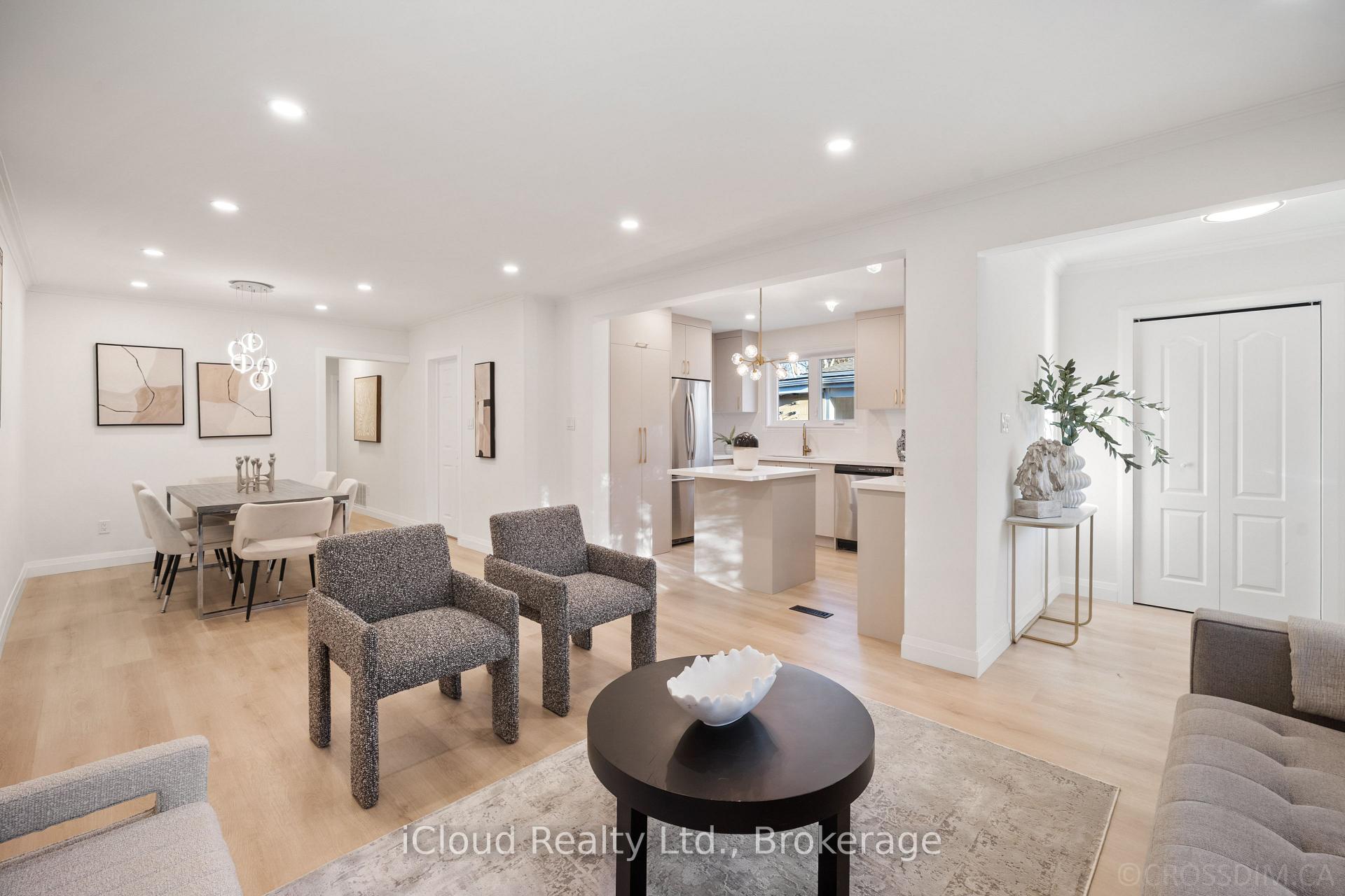 107 Bayview Parkway, Newmarket, ON L3Y 3W2