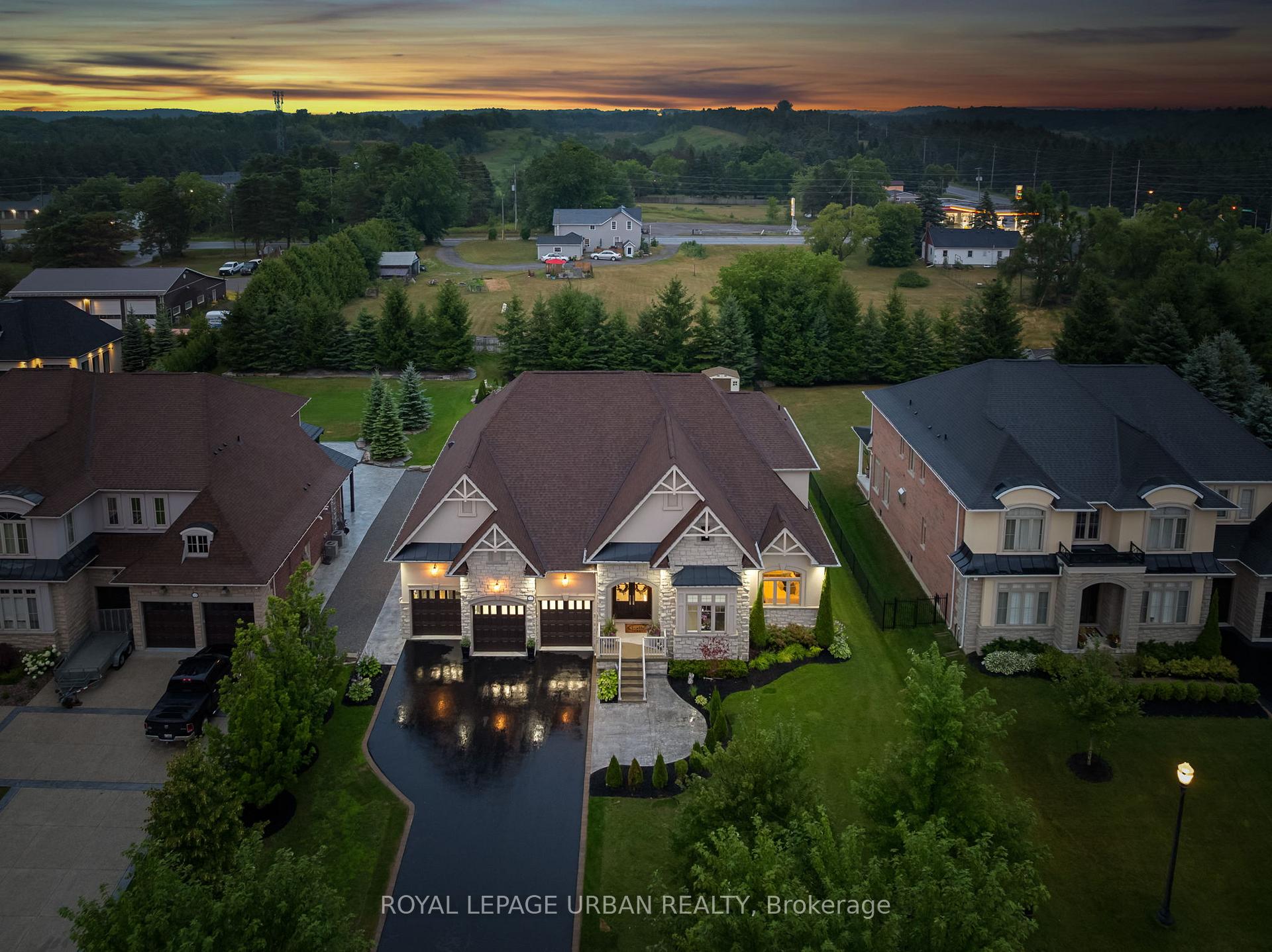 15 Country Club Crescent, Uxbridge, ON L9P 0B8