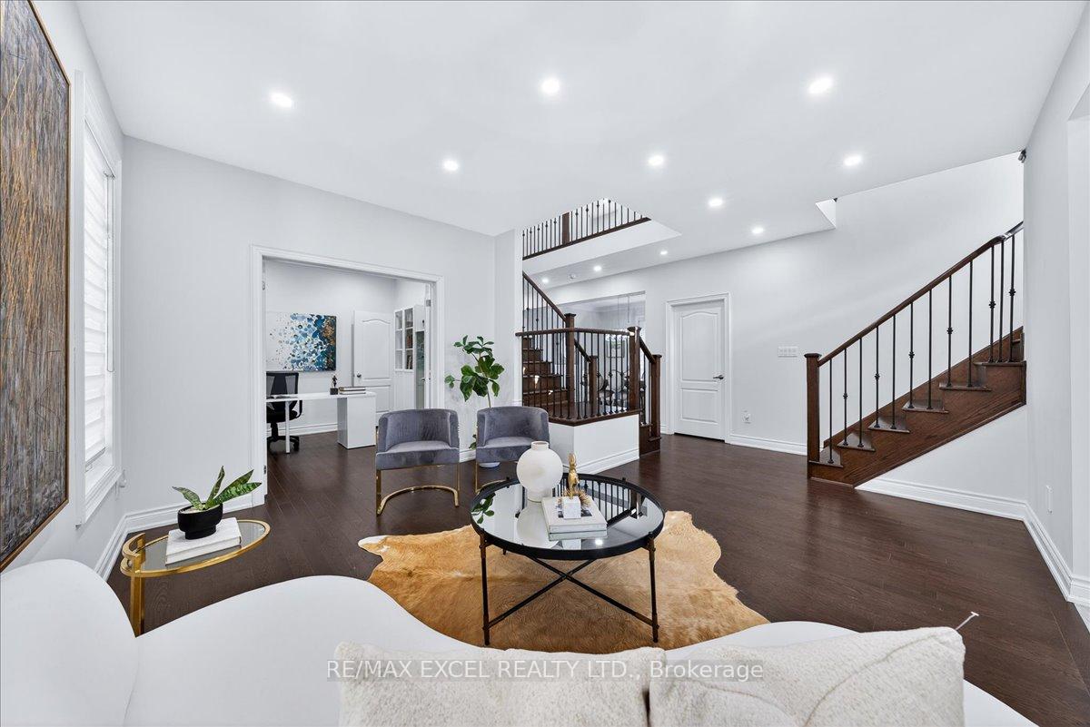 10 Deer Pass Road, East Gwillimbury, ON L9N 0L6