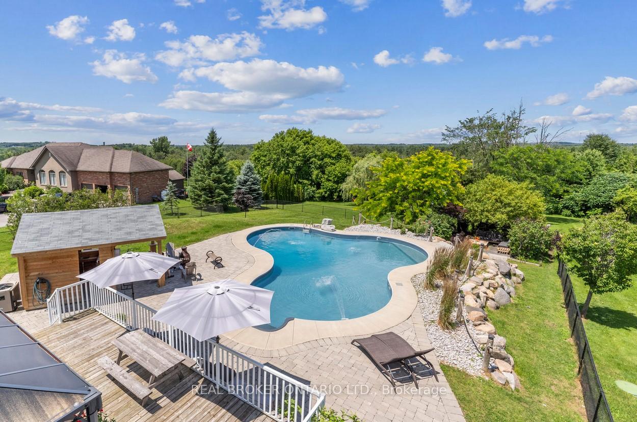 27 Bagshaw Crescent, Uxbridge, ON L9P 0A9