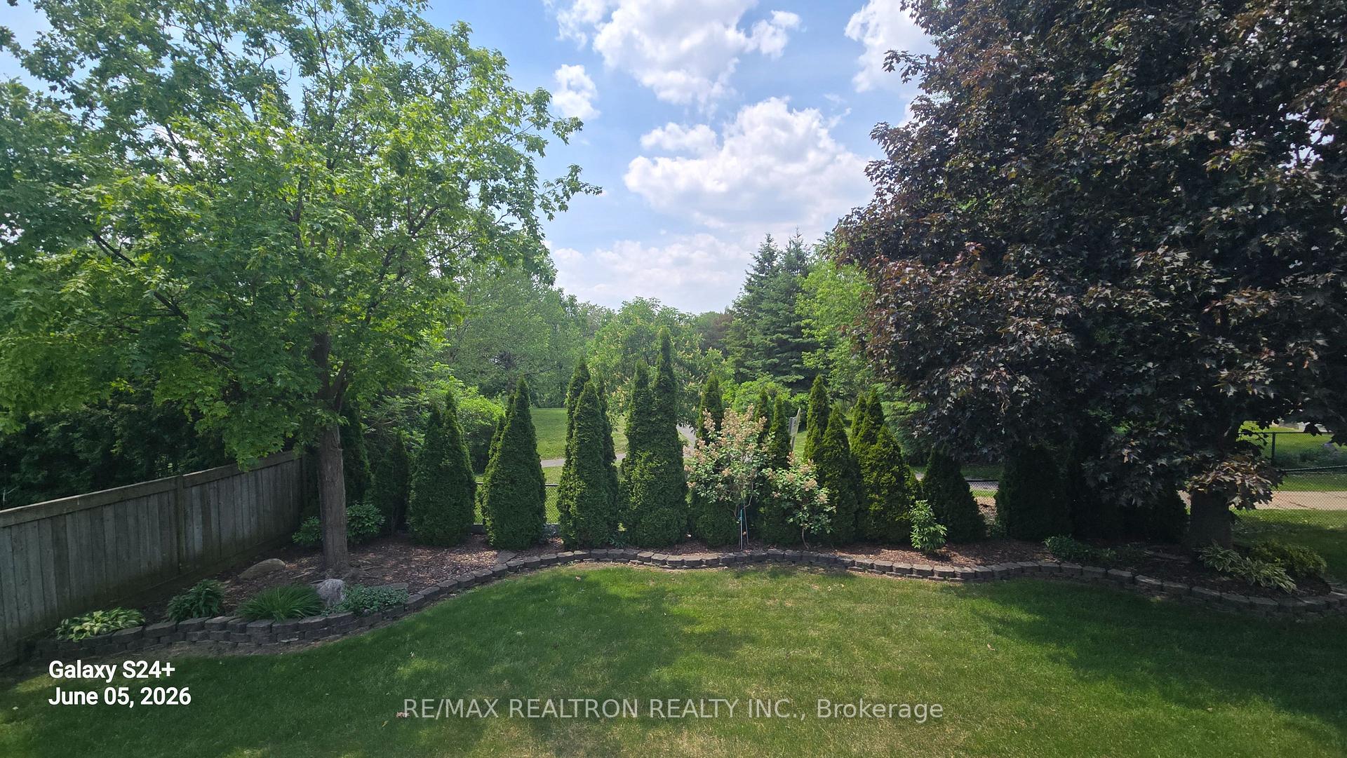 6 White Oak Crescent, Richmond Hill, ON L4B 3R3