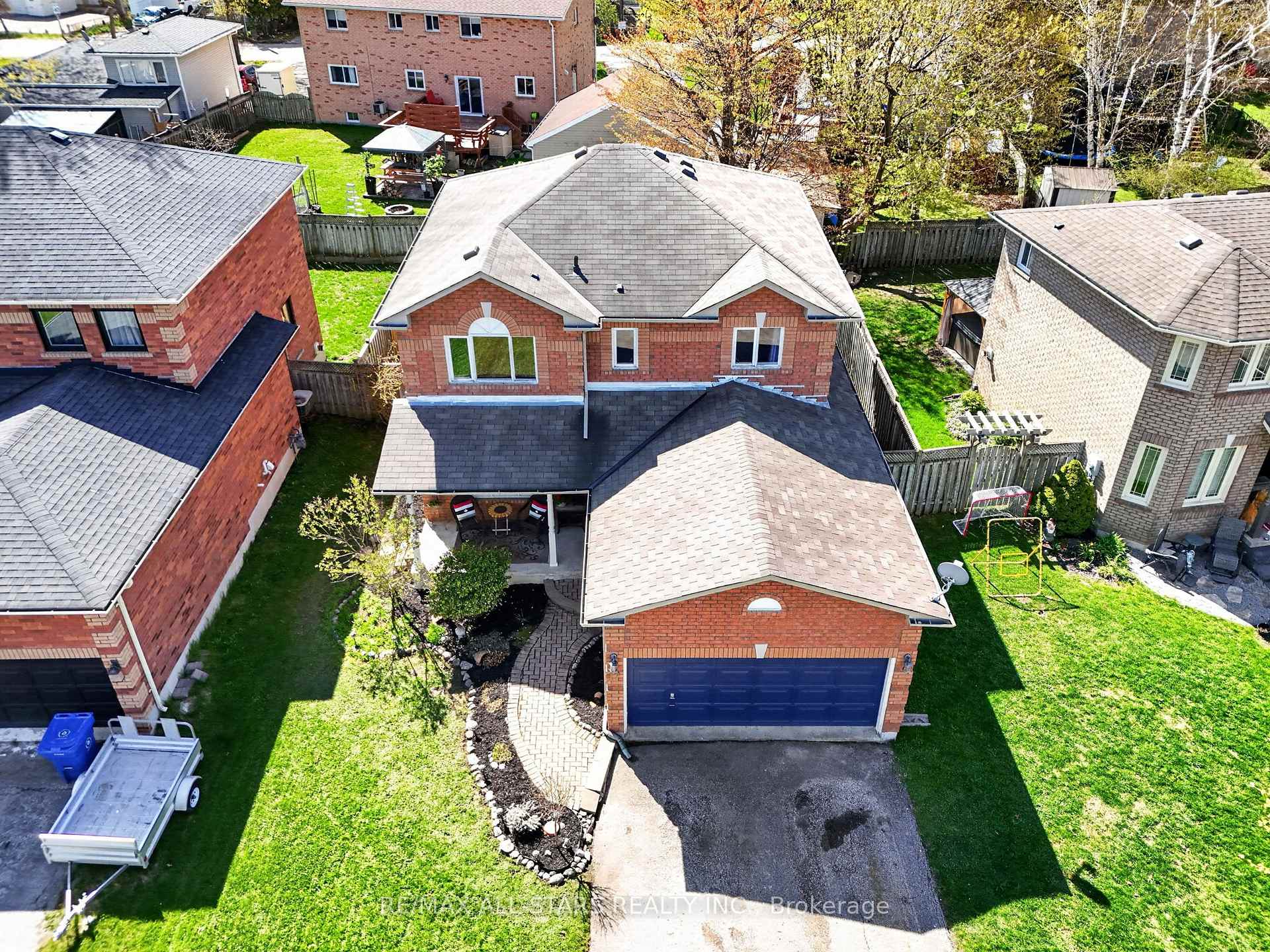 17 Margaret Place, Georgina, ON L4P 3X2