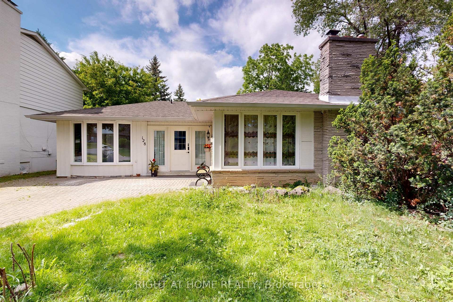 128 Woodward Avenue, Markham, ON L3T 1E9