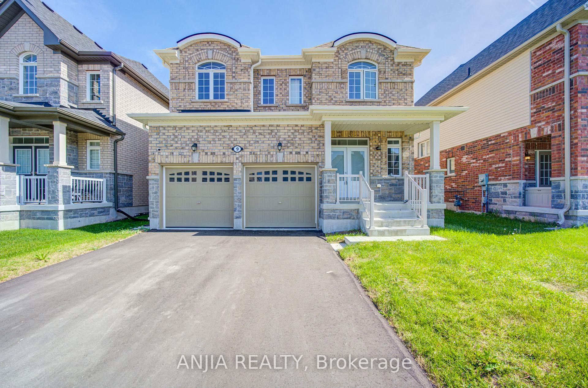 9 Cliff Thompson Court, Georgina, ON L0E 1R0